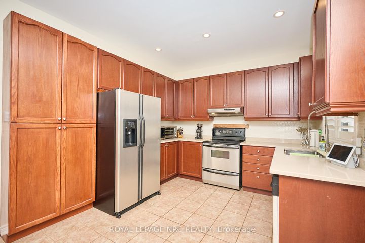 Photo 10 at 27 Goldeye Drive, Winona Park, Hamilton
