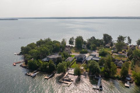 Photo 3 at 607 Cedarvale Drive, Rural Innisfil, Innisfil