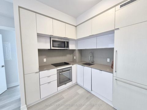 Photo 2 at 209 - 28 AVONDALE Avenue, Willowdale East, Toronto