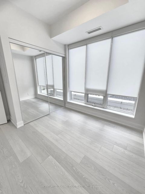 Photo 3 at 209 - 28 AVONDALE Avenue, Willowdale East, Toronto