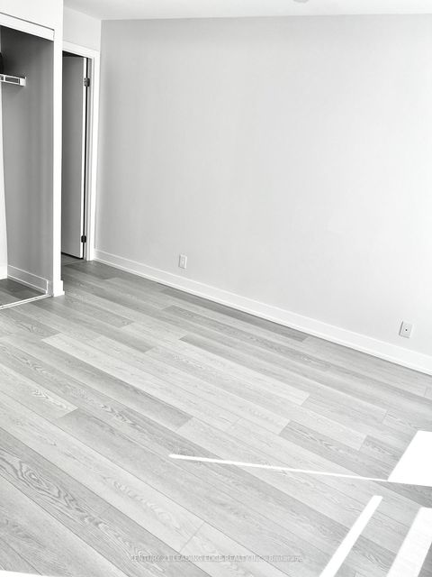 Photo 4 at 209 - 28 AVONDALE Avenue, Willowdale East, Toronto