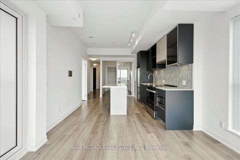 Photo 8 at 722 - 405 Dundas Street W, GO Glenorchy, Oakville