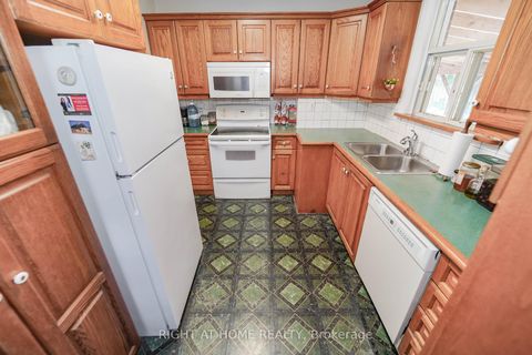 Photo 10 at 38 Lingarde Drive, Maryvale, Toronto