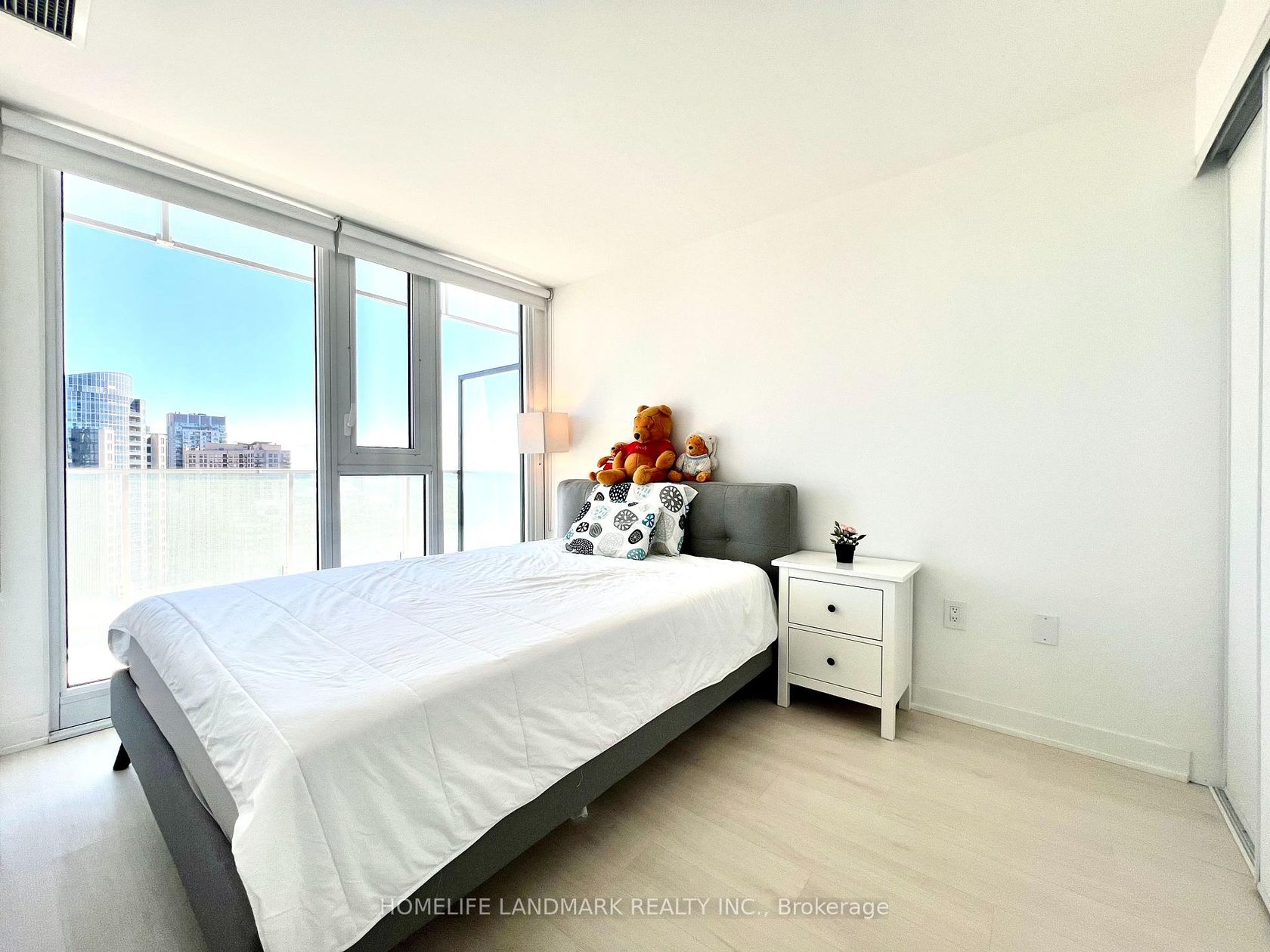 2312 - 3900 Confederation Parkway, City Centre, Mississauga by Loree Meneguzzi Real Estate 2312 - 3900 Confederation Parkway, City Centre, Mississauga