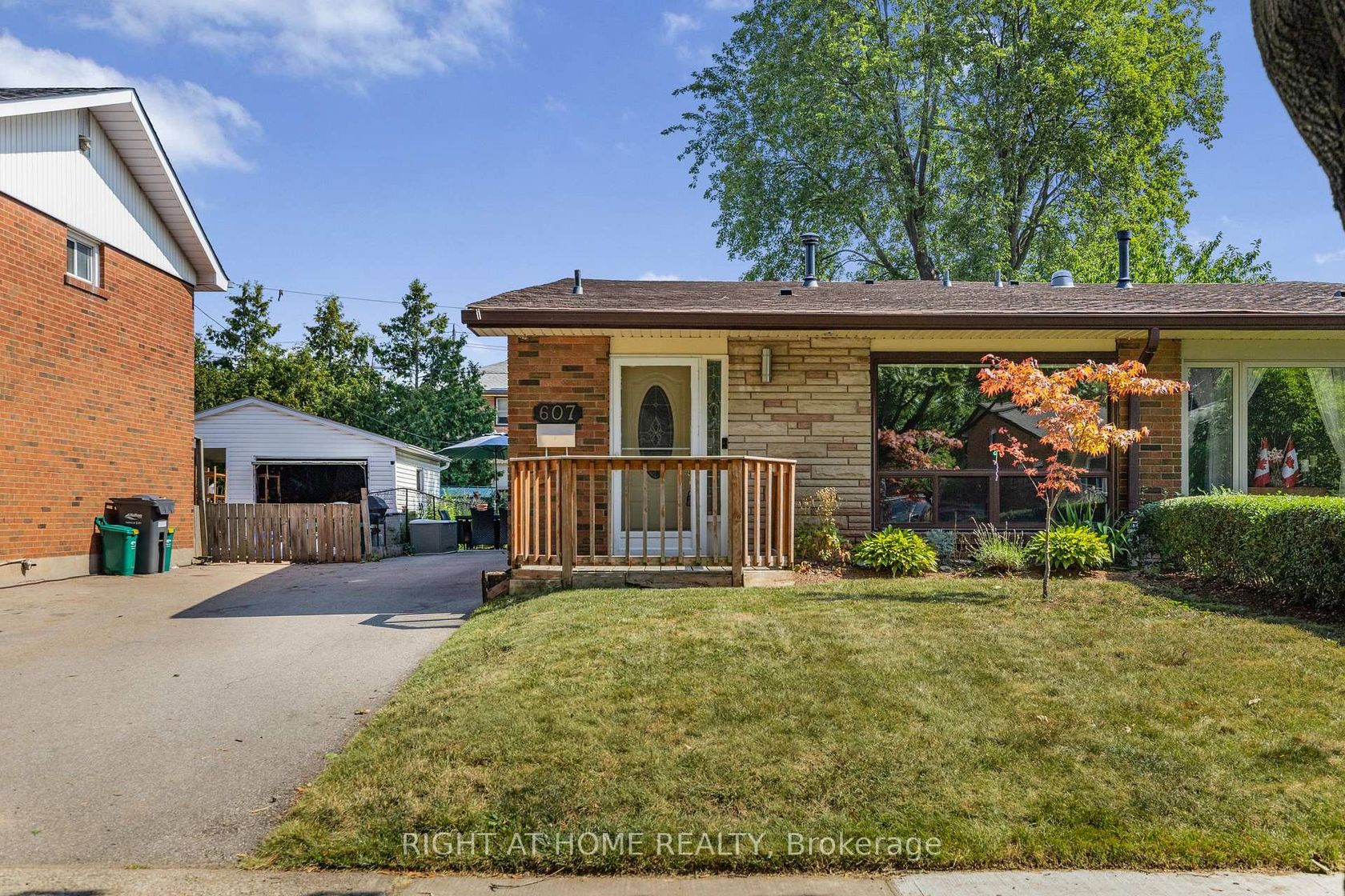 607 Turner Drive, Shoreacres, Burlington by Loree Meneguzzi Real Estate 607 Turner Drive, Shoreacres, Burlington