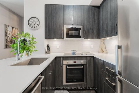 Photo 8 at 208 - 99 Eagle Rock Way S, Maple, Vaughan