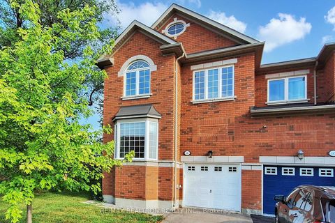 Photo 2 at 86 - 8 Townwood Drive, Jefferson, Richmond Hill