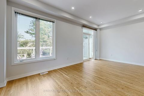 Photo 5 at 86 - 8 Townwood Drive, Jefferson, Richmond Hill