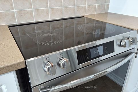 Photo 12 at 86 - 8 Townwood Drive, Jefferson, Richmond Hill Photo 12 at 86 - 8 Townwood Drive, Jefferson, Richmond Hill