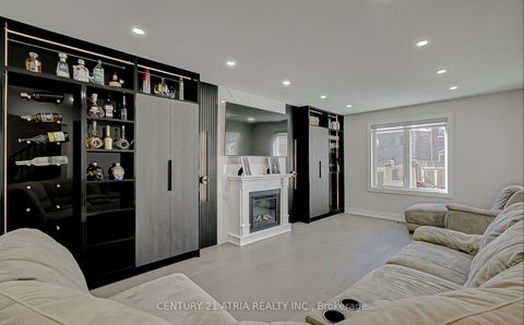 Photo 0 at 220 Olde Bayview Avenue, Oak Ridges Lake Wilcox, Richmond Hill