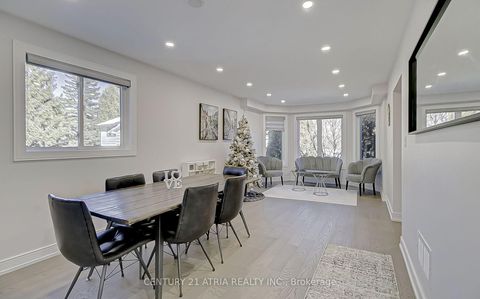 Photo 5 at 220 Olde Bayview Avenue, Oak Ridges Lake Wilcox, Richmond Hill