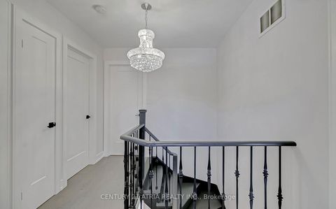 Photo 10 at 220 Olde Bayview Avenue, Oak Ridges Lake Wilcox, Richmond Hill