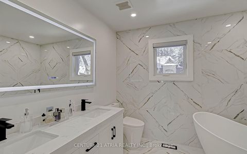 Photo 12 at 220 Olde Bayview Avenue, Oak Ridges Lake Wilcox, Richmond Hill