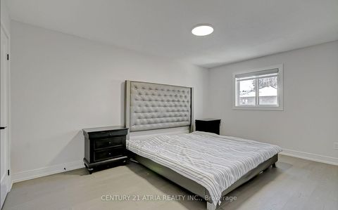 Photo 15 at 220 Olde Bayview Avenue, Oak Ridges Lake Wilcox, Richmond Hill