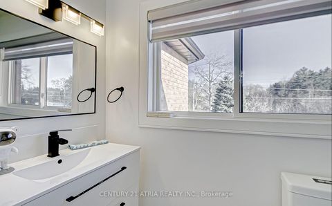 Photo 16 at 220 Olde Bayview Avenue, Oak Ridges Lake Wilcox, Richmond Hill