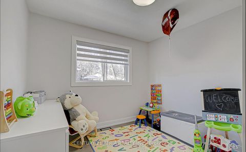 Photo 17 at 220 Olde Bayview Avenue, Oak Ridges Lake Wilcox, Richmond Hill