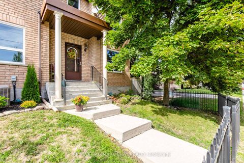 Photo 1 at 11 - 234 Cundles Road E, Little Lake, Barrie