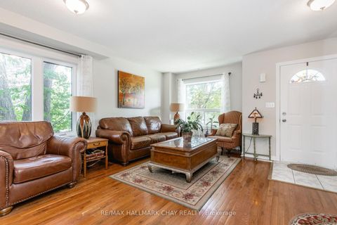 Photo 2 at 11 - 234 Cundles Road E, Little Lake, Barrie