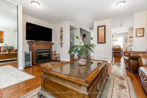 Photo 4 at 11 - 234 Cundles Road E, Little Lake, Barrie