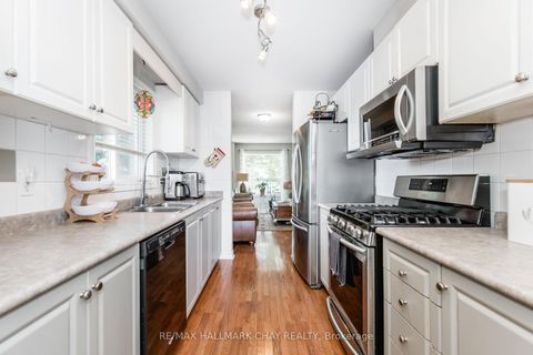 Photo 5 at 11 - 234 Cundles Road E, Little Lake, Barrie