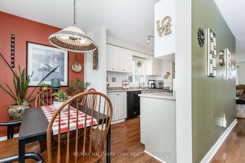 Photo 10 at 11 - 234 Cundles Road E, Little Lake, Barrie