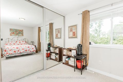 Photo 13 at 11 - 234 Cundles Road E, Little Lake, Barrie