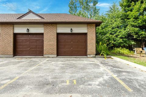 Photo 23 at 11 - 234 Cundles Road E, Little Lake, Barrie