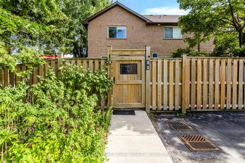 Photo 25 at 11 - 234 Cundles Road E, Little Lake, Barrie