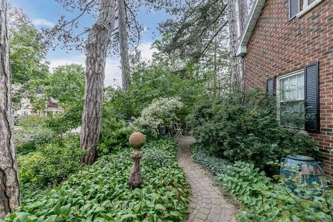 Photo 12 at 78 Wells Street, Aurora Village, Aurora