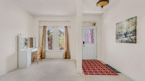 Photo 4 at 86 Lebovic Drive, Oak Ridges Lake Wilcox, Richmond Hill