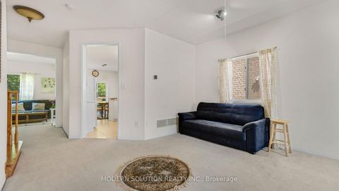 Photo 5 at 86 Lebovic Drive, Oak Ridges Lake Wilcox, Richmond Hill