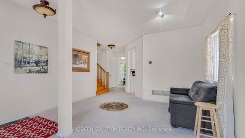 Photo 7 at 86 Lebovic Drive, Oak Ridges Lake Wilcox, Richmond Hill