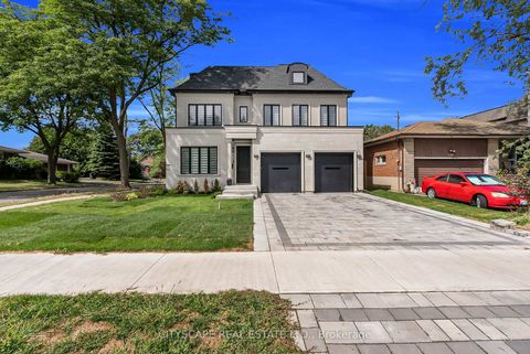 Photo 6 at 140 Hillmount Avenue, Lawrence, Toronto Photo 6 at 140 Hillmount Avenue, Lawrence, Toronto