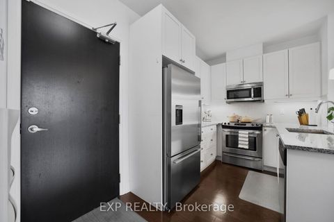 Photo 6 at 602A - 15277 Yonge Street, Aurora Village, Aurora