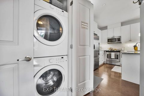 Photo 11 at 602A - 15277 Yonge Street, Aurora Village, Aurora