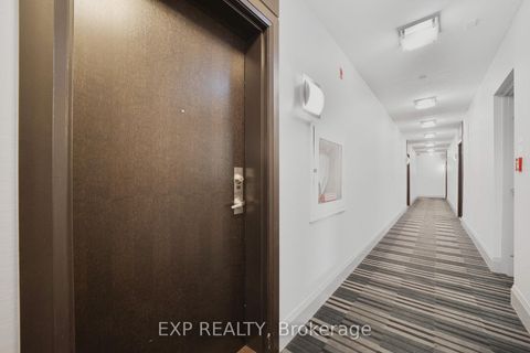 Photo 15 at 602A - 15277 Yonge Street, Aurora Village, Aurora