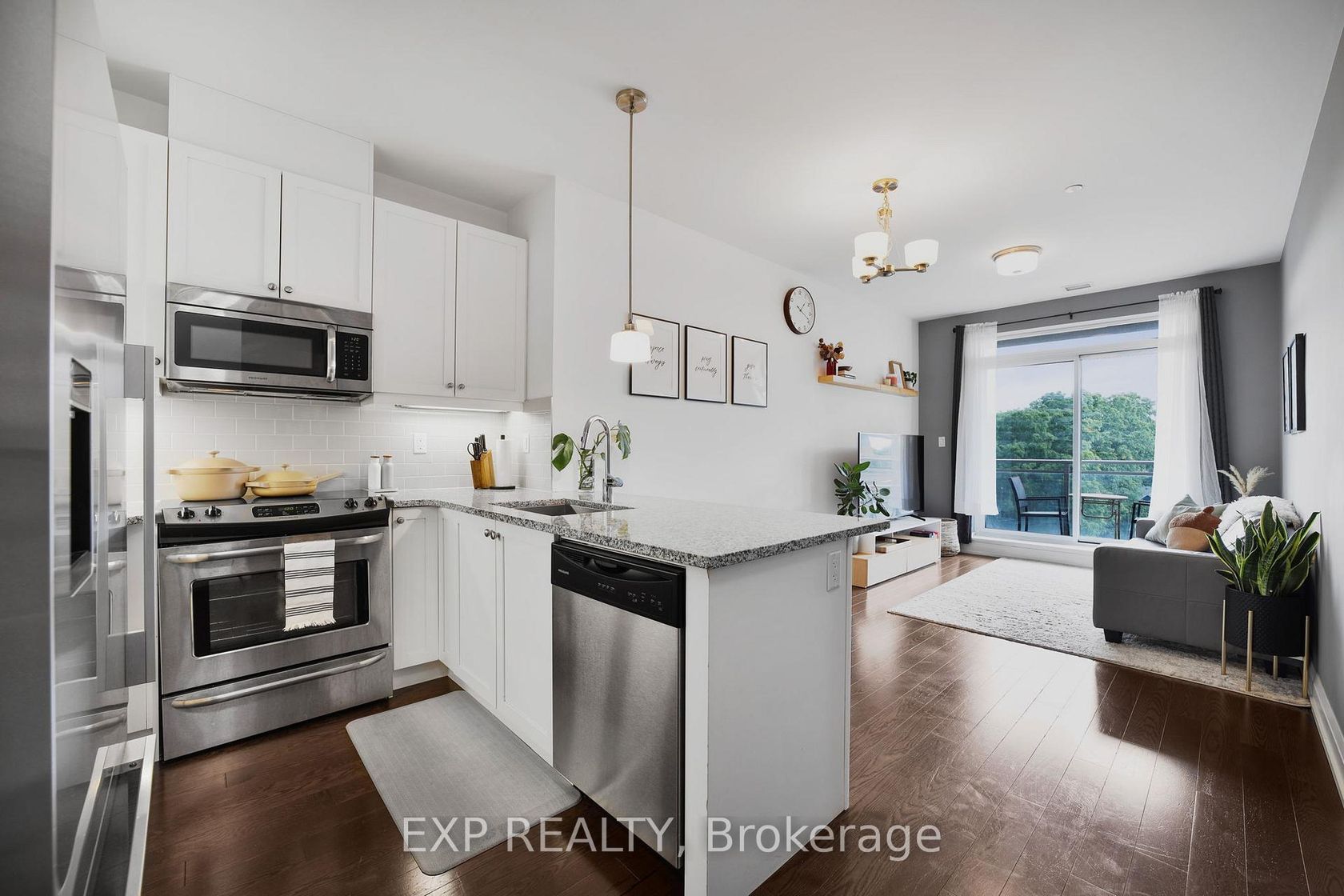 602A - 15277 Yonge Street, Aurora Village, Aurora 