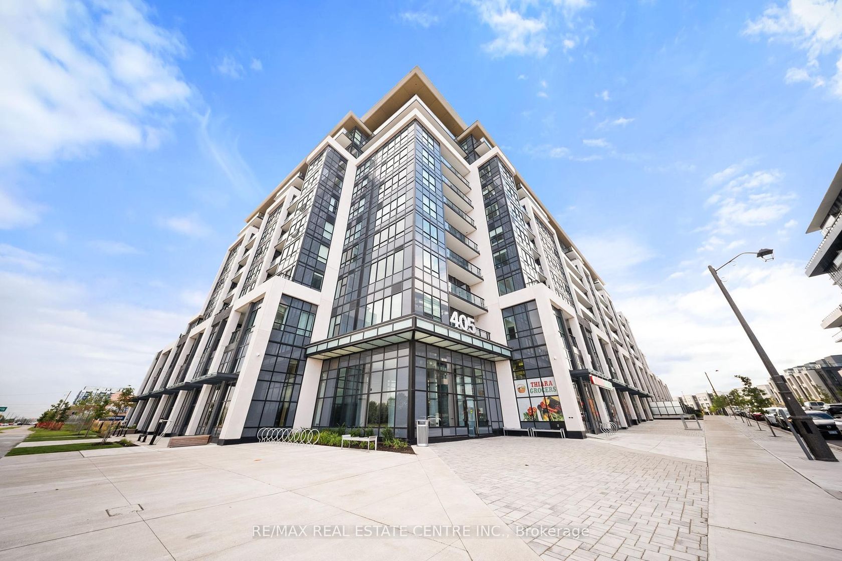 813 - 405 Dundas Street W, GO Glenorchy, Oakville 