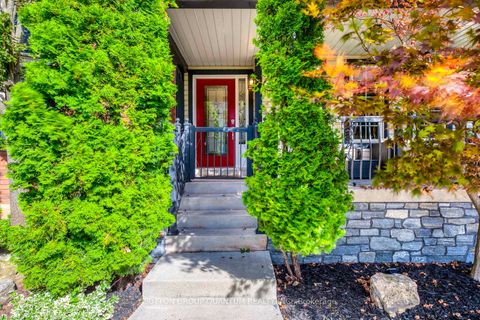 Photo 2 at 215 ROXTON Road, RO River Oaks, Oakville