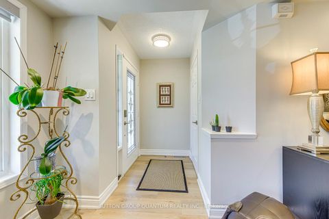 Photo 4 at 215 ROXTON Road, RO River Oaks, Oakville