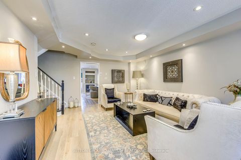 Photo 5 at 215 ROXTON Road, RO River Oaks, Oakville