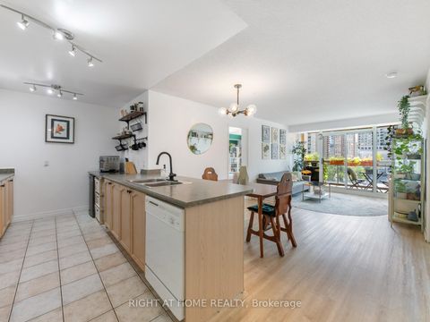 Photo 2 at 608 - 18 Parkview Avenue, Willowdale East, Toronto