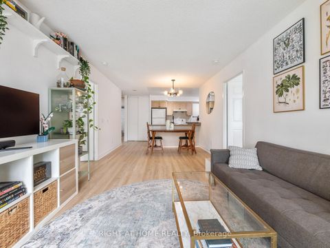 Photo 5 at 608 - 18 Parkview Avenue, Willowdale East, Toronto