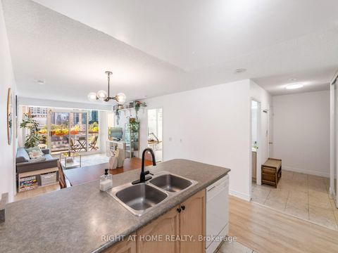 Photo 10 at 608 - 18 Parkview Avenue, Willowdale East, Toronto