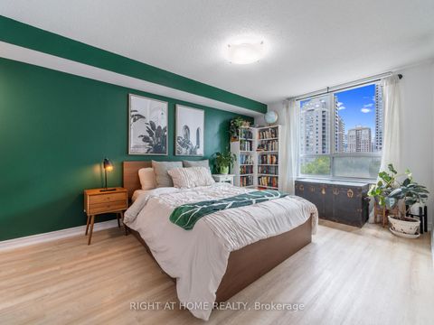 Photo 12 at 608 - 18 Parkview Avenue, Willowdale East, Toronto
