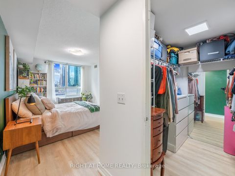 Photo 17 at 608 - 18 Parkview Avenue, Willowdale East, Toronto