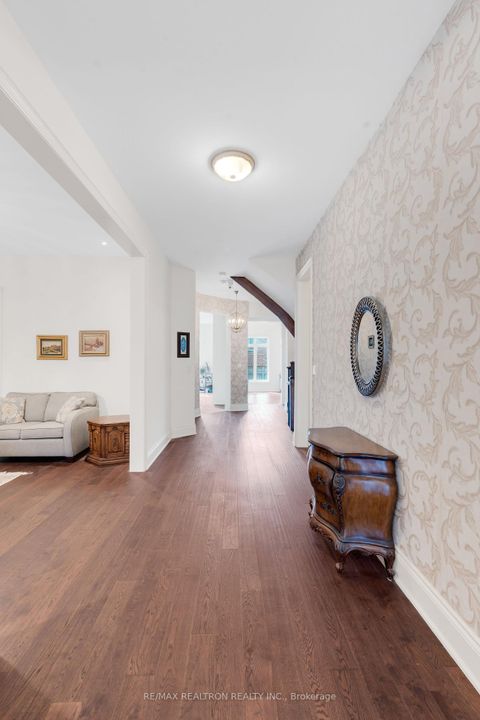 Photo 14 at 7 Aspy Court, Patterson, Vaughan
