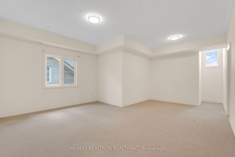 Photo 37 at 7 Aspy Court, Patterson, Vaughan