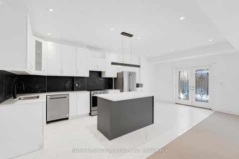 Photo 40 at 7 Aspy Court, Patterson, Vaughan