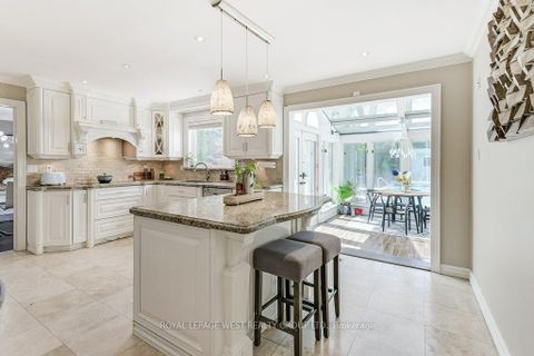 Photo 10 at 41 Vancho Crescent, Humber Valley, Toronto